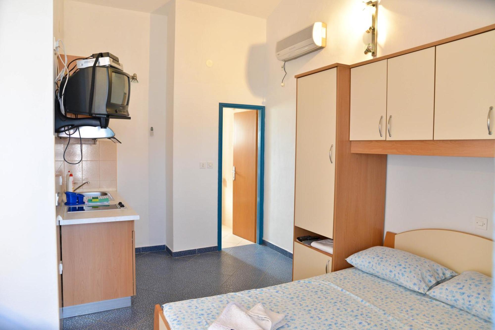 Apartments Lonic Kukljica Bilik gambar