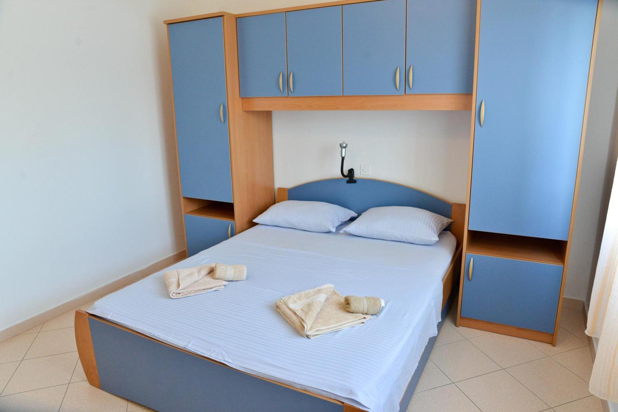 Apartments Lonic Kukljica Bilik gambar