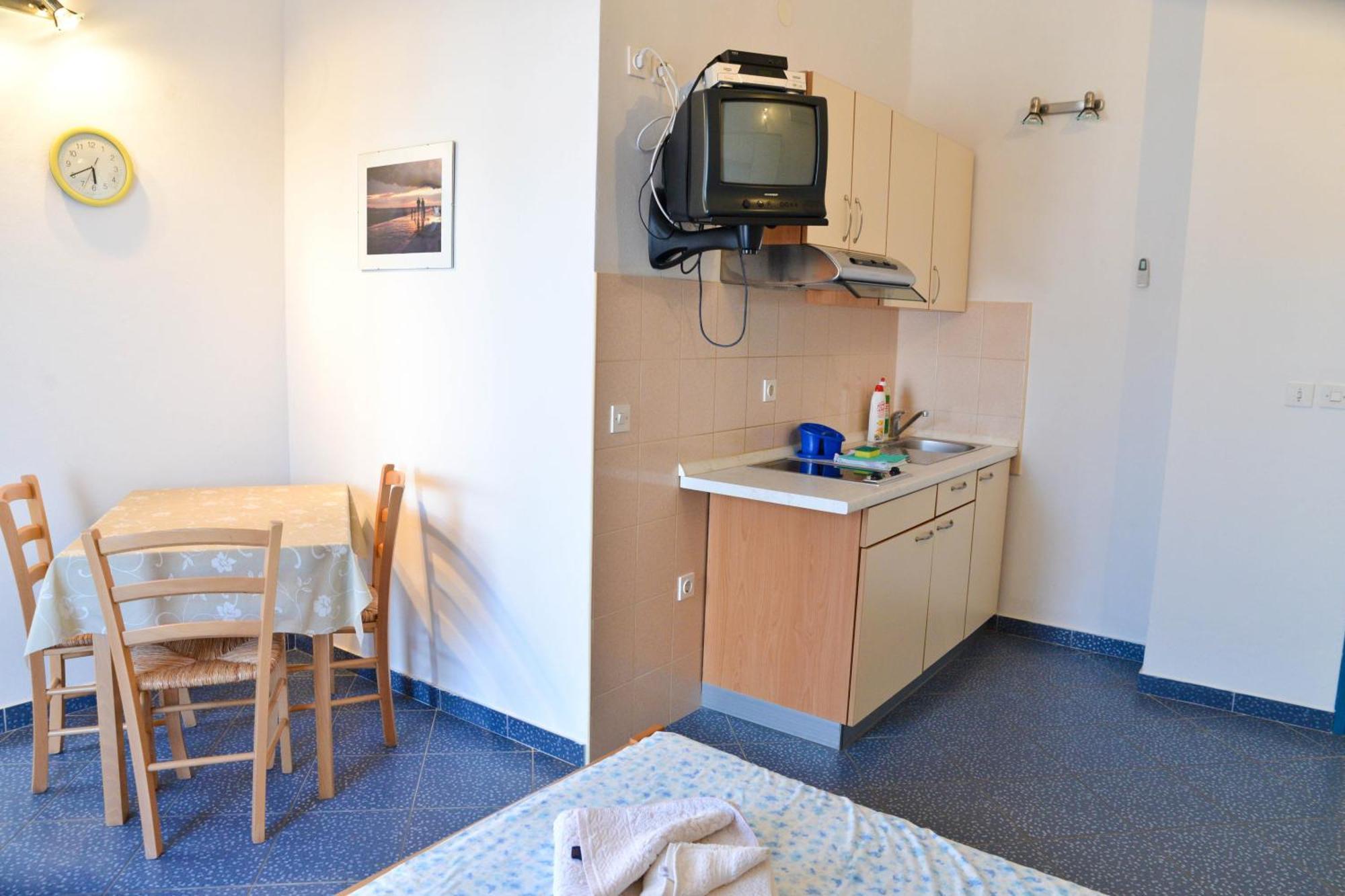 Apartments Lonic Kukljica Bilik gambar