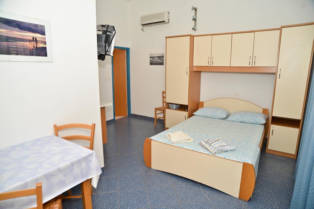 Apartments Lonic Kukljica Luaran gambar