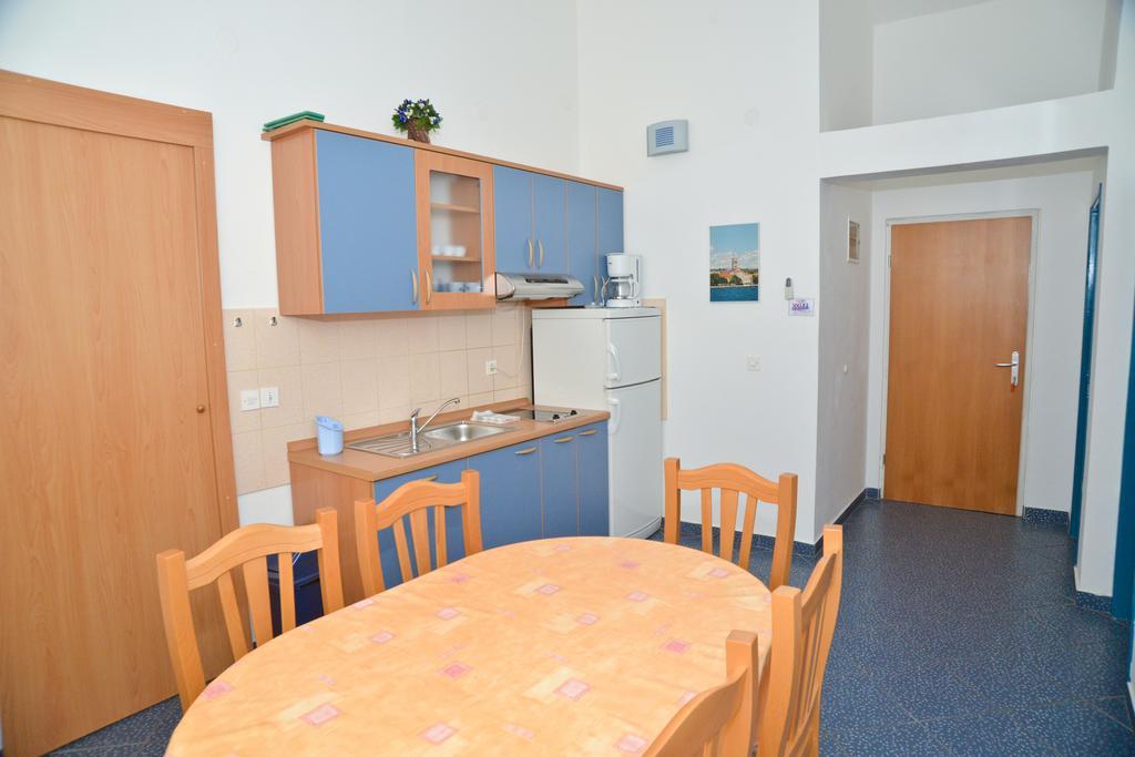 Apartments Lonic Kukljica Luaran gambar