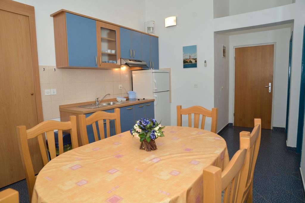 Apartments Lonic Kukljica Luaran gambar