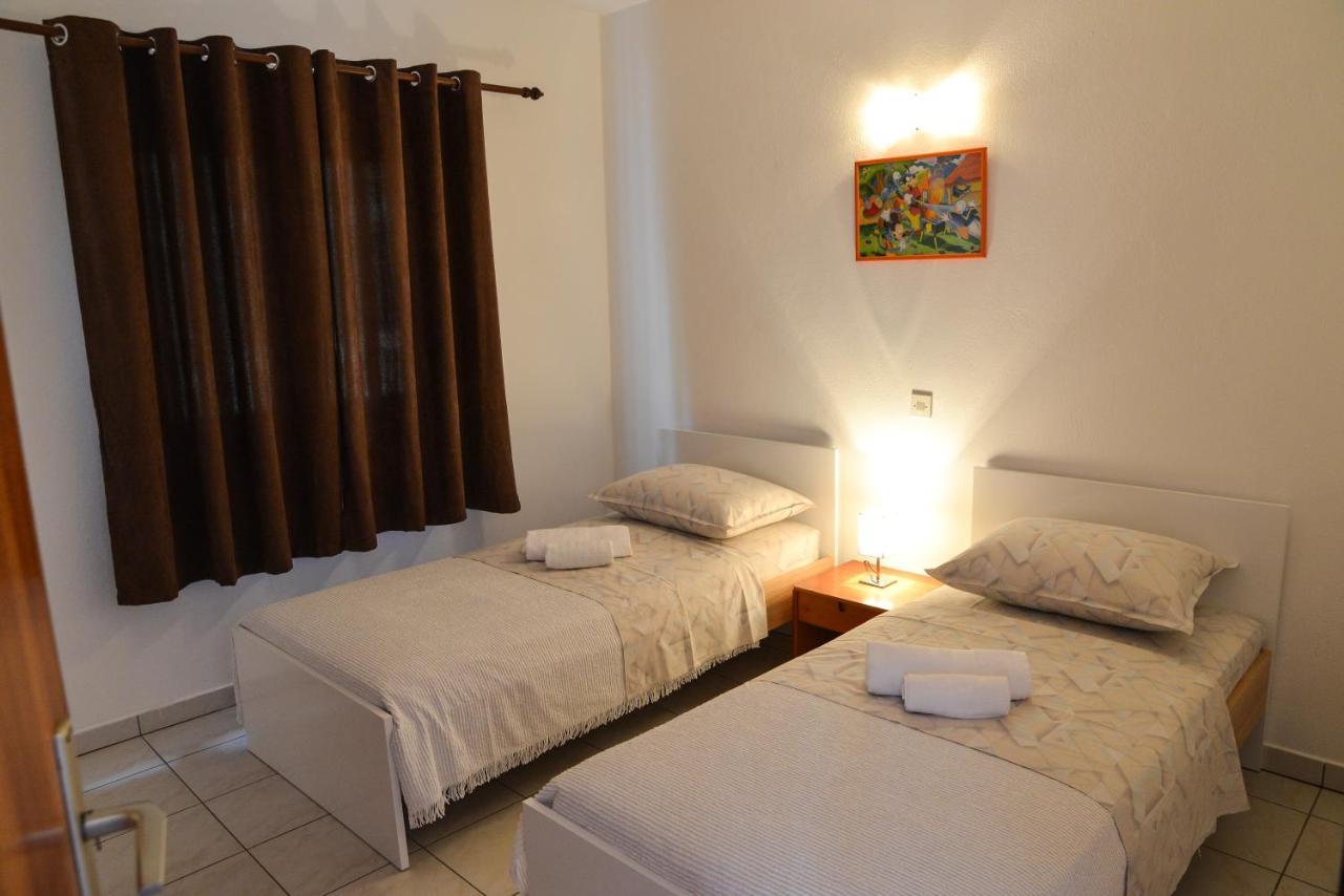 Apartments Lonic Kukljica Luaran gambar